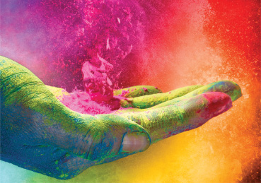 Photo d'une main pleine de poudre de couleurs Toile adhésive